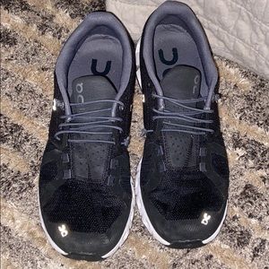 On clouds size 8 womans